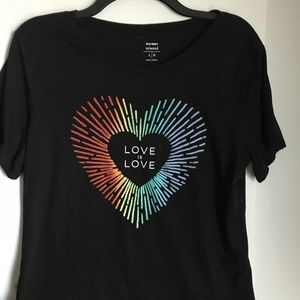 Old Navy Graphic Love T-Shirt. Large
